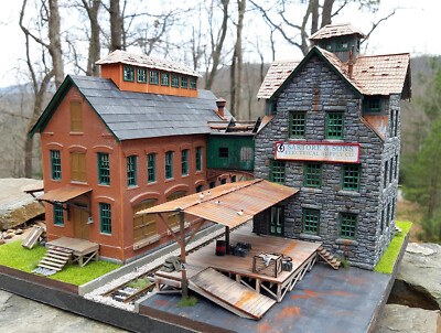 MANUFACTURING COMPLEX HO Model Railroad Structure Unpainted Plastic Kit RSMP4024