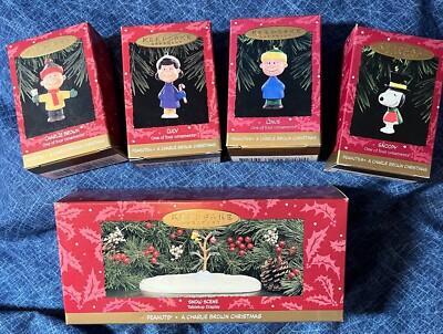 5 pc. PEANUTS Snow Scene 1995 Charlie Brown Christmas NEW Tabletop Display 