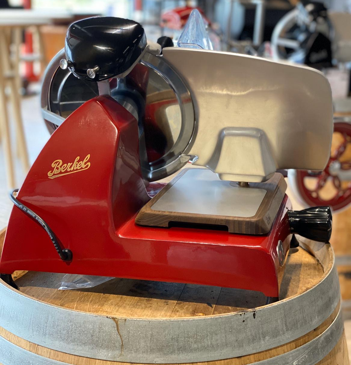Berkel Red Line 250 Aufschnittmaschine inkl. Schneidebrett und Schinkenzange
