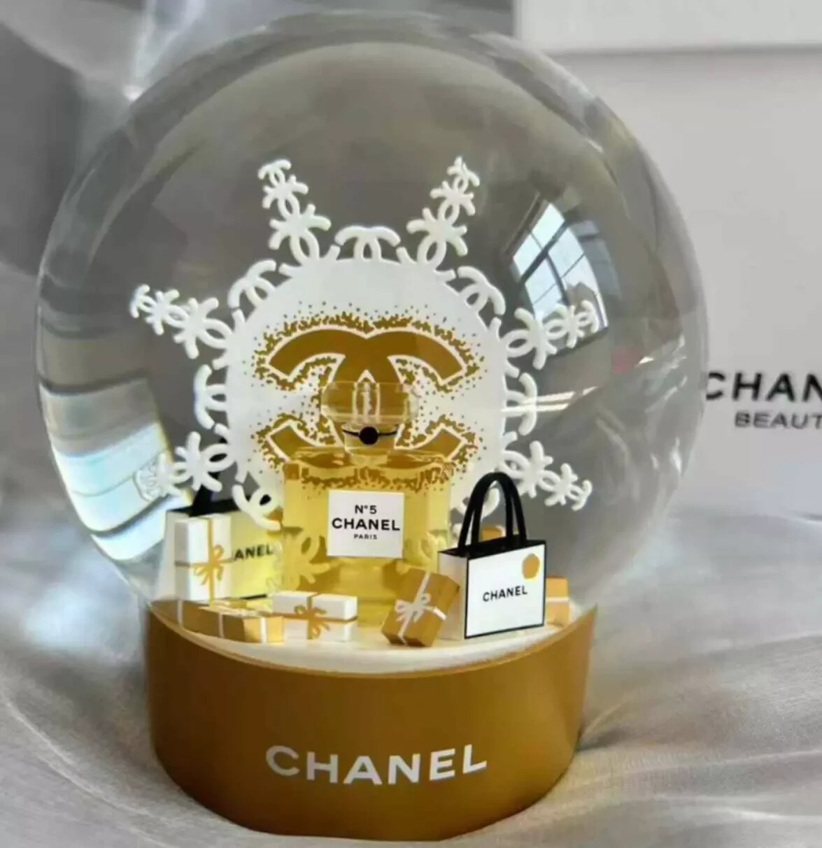 CHANELスノードーム2024 Chanel 2024 VIP Gift Crystal Ball Snow Globe New Limited