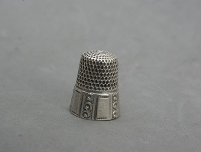 Thimble Sterling Silver Antique Anchor Hallmark 4.59 Grams Size 8 Pattern Skirt