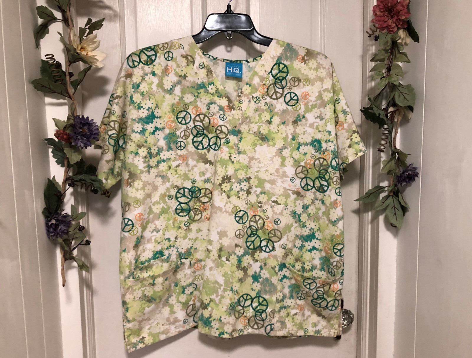 H.Q. Women's Scrub Top Short Sleeve Green, Tan Peace Sign Cotton Blend Size L