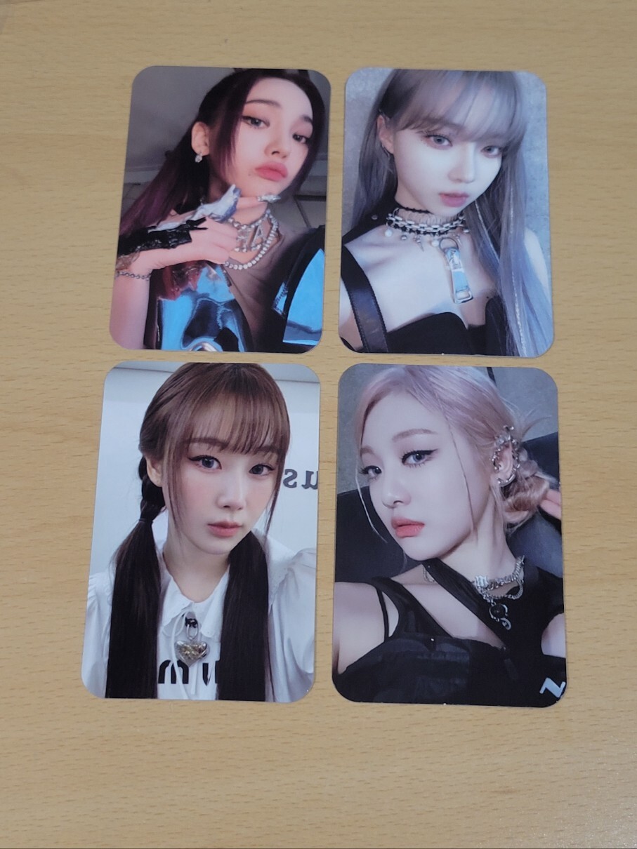 Aespa -Girls Deluxe box official photocard pc (Karina Aespa -Girls Deluxe box official photocard pc (Karina