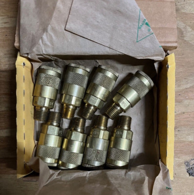 8 Parker B12 Quick Disconnect Pneumatic Coupling 1/4-18 Male Pipe Thread LOT