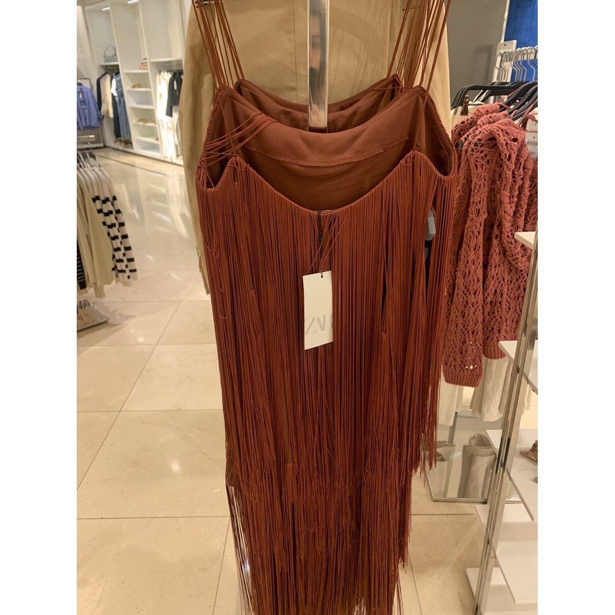 スペイン発送 ZARA エイトニットミニドレス ブラウン カジュアル スペイン発送 ZARA ニットミニドレス 上品カジュアル 今季新作