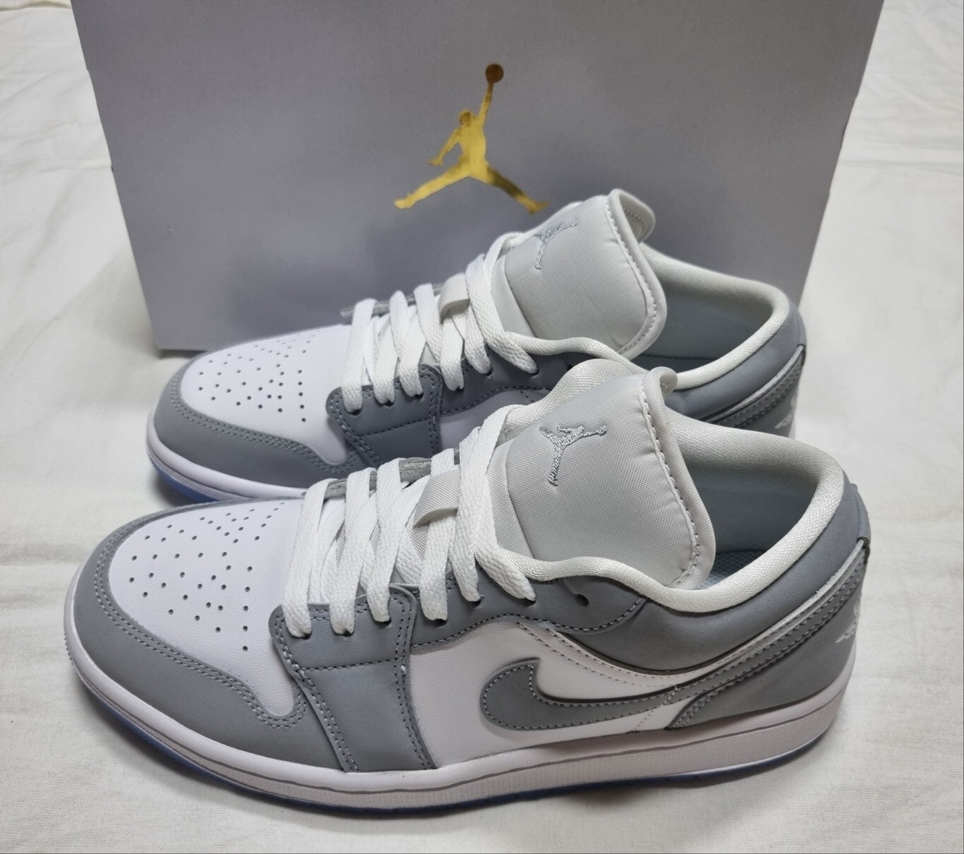 【Nike】Jordan 1 Low(W) White Wolf Grey◆大人気◆ DC0774-105 DC0774-105 Nike Air Jordan 1 Low Wolf Grey Aluminium