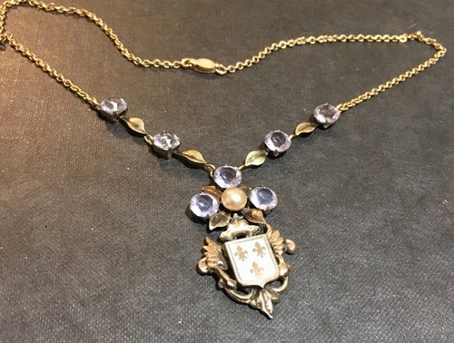 VINTAGE FLEUR DE LIS 18k Gold Amethyst  DANGLE NECKLACE | Coat Of Arms Pearl