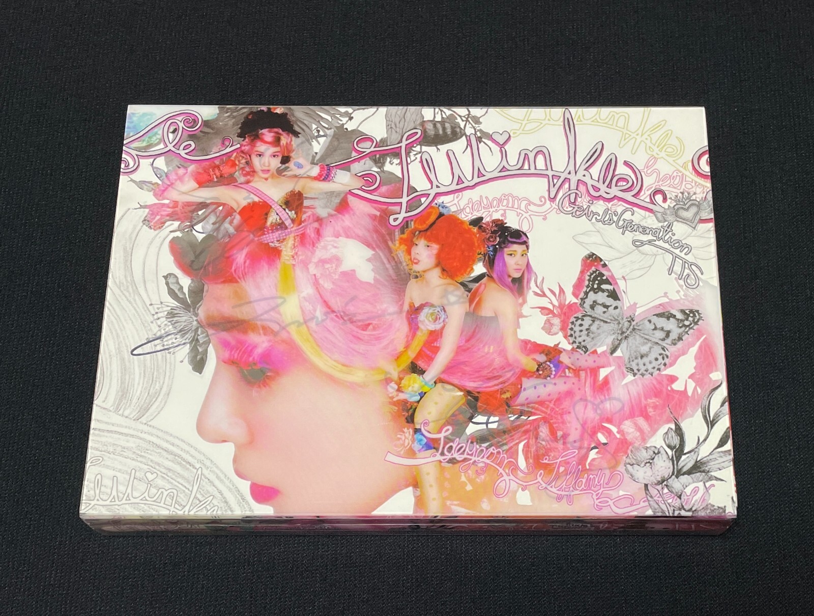 Girls' Generation-TTS (SNSD) autographed 