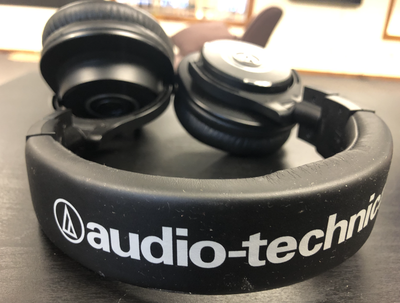 Audio-Technica ATH-M40x Closed-Back Professional Studio Monitor Headphones Black