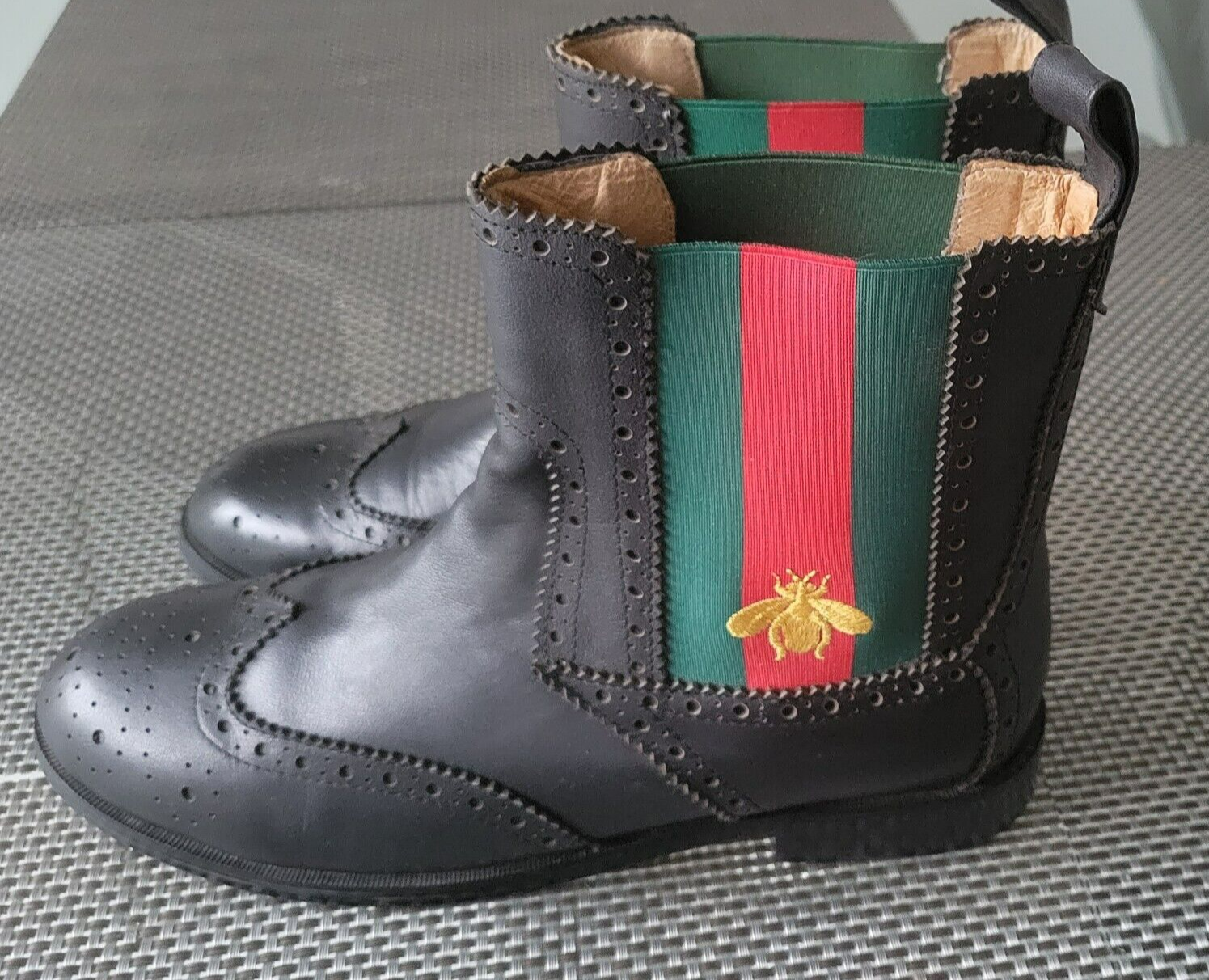 AUTHENTIC GUCCI CHELSEA BEE RARE WOMAN FLAT SHORT BLACK AUTHENTIC GUCCI CHELSEA BEE RARE WOMAN FLAT SHORT BLACK