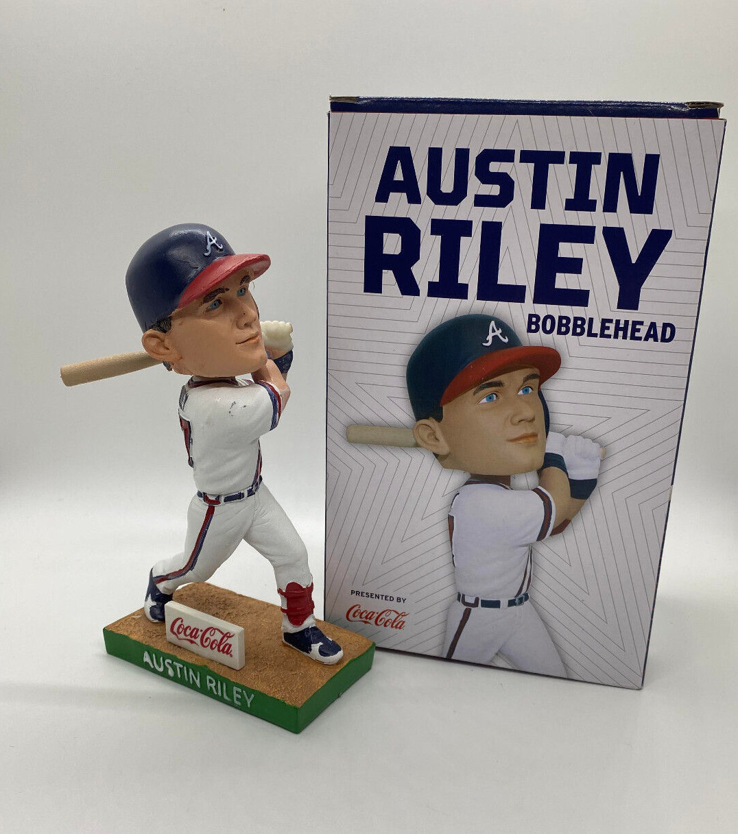 オースティン・ライリー／ボブルヘッド人形 (アトランタ・ブレーブス） New Atlanta Braves Austin Riley Coca-Cola Bobblehead 2022