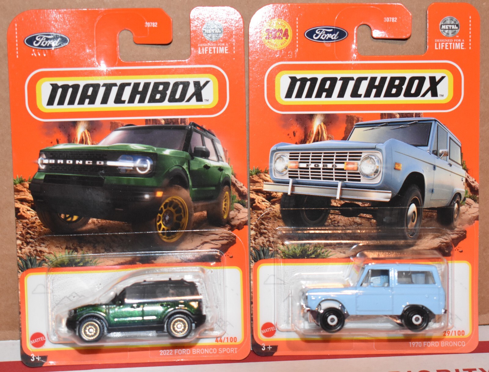 44台　2022 FORD BRONCO SPORT　マッチボックス　ブロンコ 2024 Matchbox 2022 FORD BRONCO SPORT #44☀Eruption Green