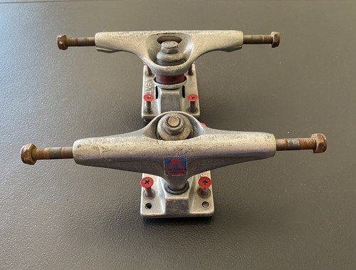 デッドINDEPENDENT TRUCKS BAR CROSSウインドブレーカー デッドINDEPENDENT TRUCKS BAR CROSSウインドブレーカー - メルカリ