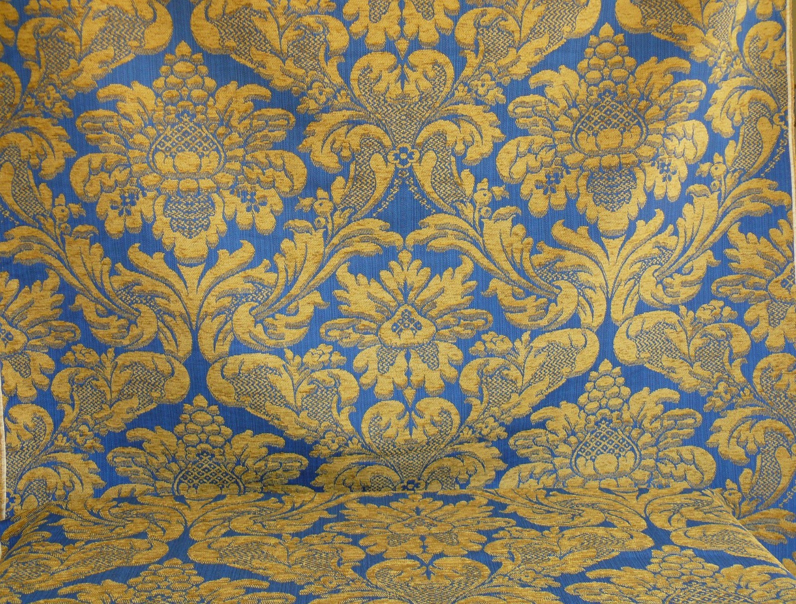 LEE JOFA MIDDLECREST CHENILLE GRAND DAMASK ROYAL BLUE & GOLD FRANCE BTY