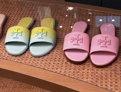 Pre-owned Tory Burch Everly Slide Flat Soft Patent Leather Celeste Ombré W Logo Sz 7 In Green/yellow