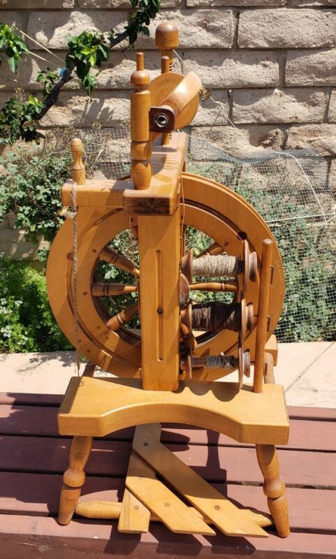 Clemes & Clemes Traditional Spinning Wheel Excellent 