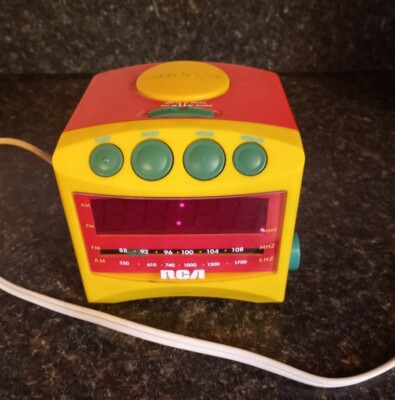 RCA Chipper Nipper Cube Alarm Clock Radio Red Yellow Green Tested RP-3601K9A
