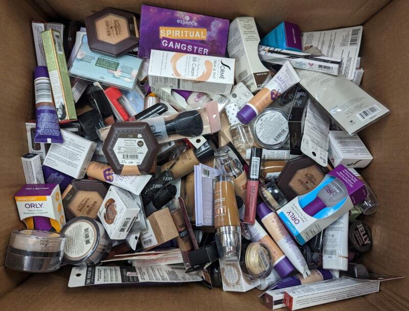 500ct WHOLESALE LOT of ASSORTED NAME BRAND COSMETICS   ****ALL MAJOR BRANDS****