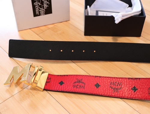 NWT MCM Red/Black Reverse Belt Gold Buckle 95/38 32-34 Waist