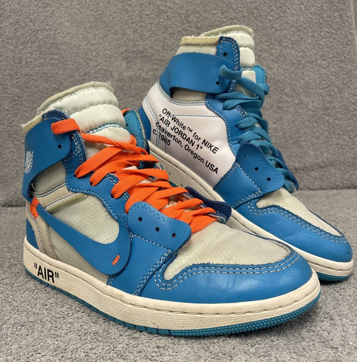 靴 Off-White x Nike Air Jordan 1 High UNC $_57.PNG?set_id=880000500F