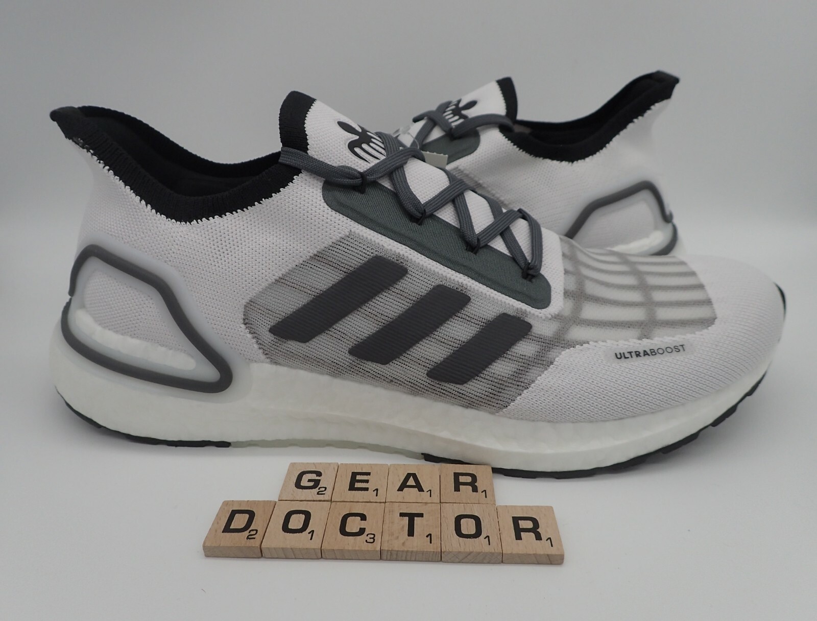 007× Ultraboost アディダスコラボシューズ James Bond adidas UltraBoost 20 Running Shoe - Black Tuxedo
