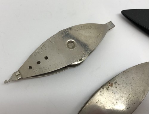 Lot of 4 Antique Vintage Tatting Shuttles, BOYE Metal Shuttle & Plastic (RF712)