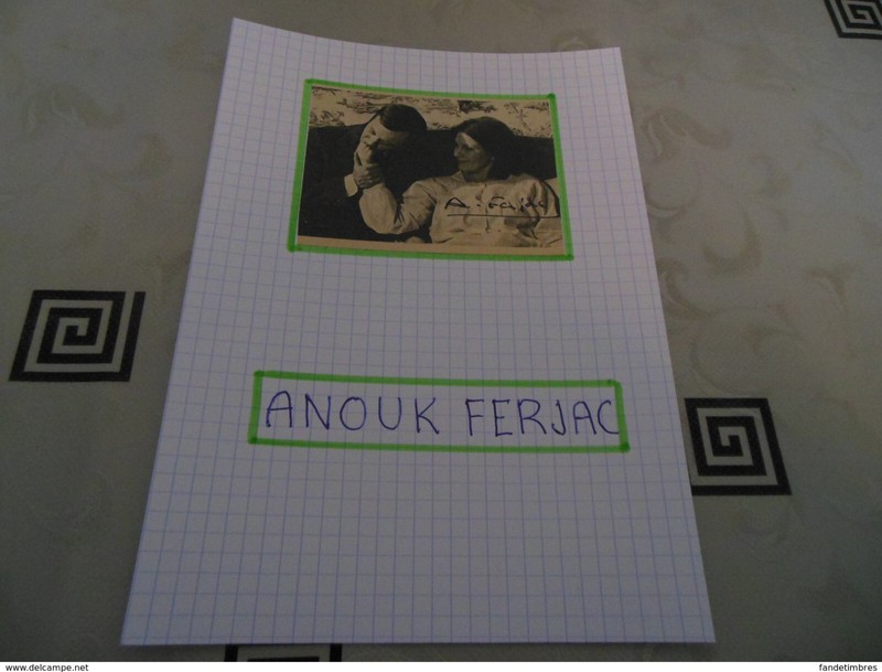 Autographe D'Anouk Ferjac Sur Coupure De Presse Collee Sur Bristol (15 X 21 Cm)
