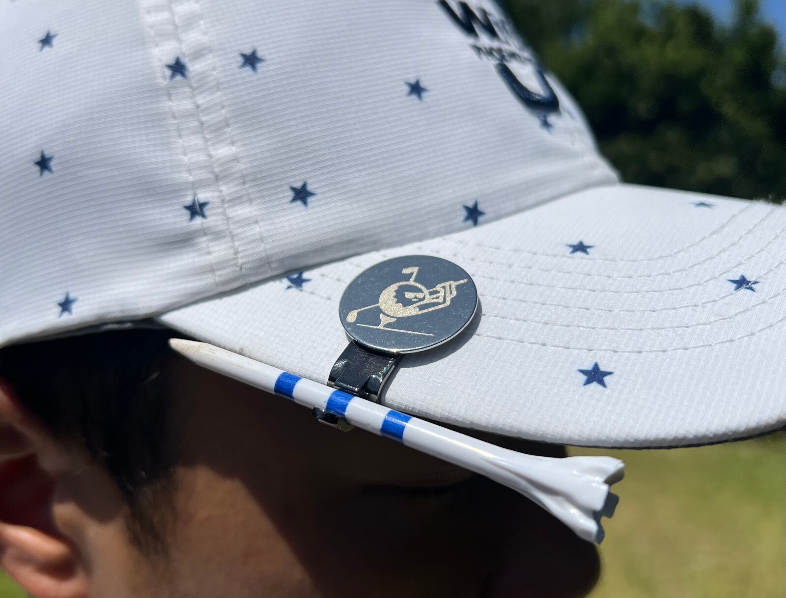 SnapTee Golf Hat Clip with Magnetic Ball Marker and Tee Holder (Silver)