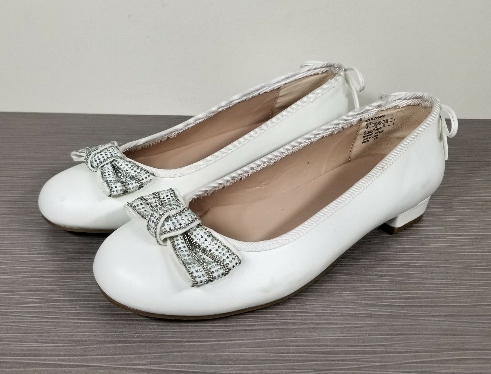 Stuart Weitzman Kids Miss Bolshoibow, White, Youth (6-10 years) Size 5 / 36