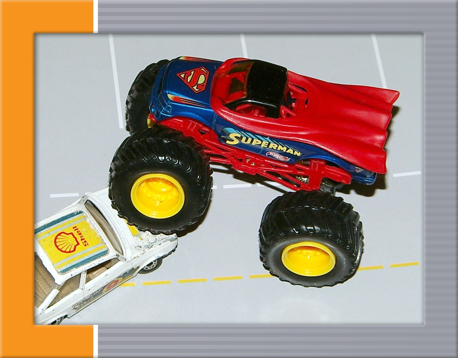 激レア ホットウィール モンスタートラック スーパーマン モンスタージャム ホットウィール モンスタージャム スーパーマン - メルカリ