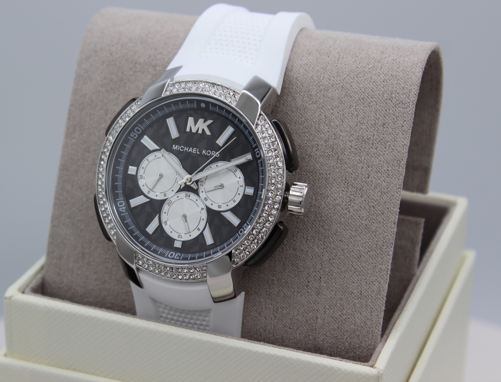 NEW AUTHENTIC MICHAEL KORS SIDNEY SILVER WHITE SILICONE NEW AUTHENTIC MICHAEL KORS SIDNEY SILVER WHITE SILICONE
