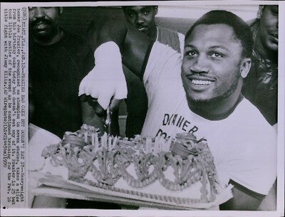 LG816 1970 Wire Photo JOE FRAZIER HAS CAKE BUT DOESN'T EAT IT Heavyweight Boxing