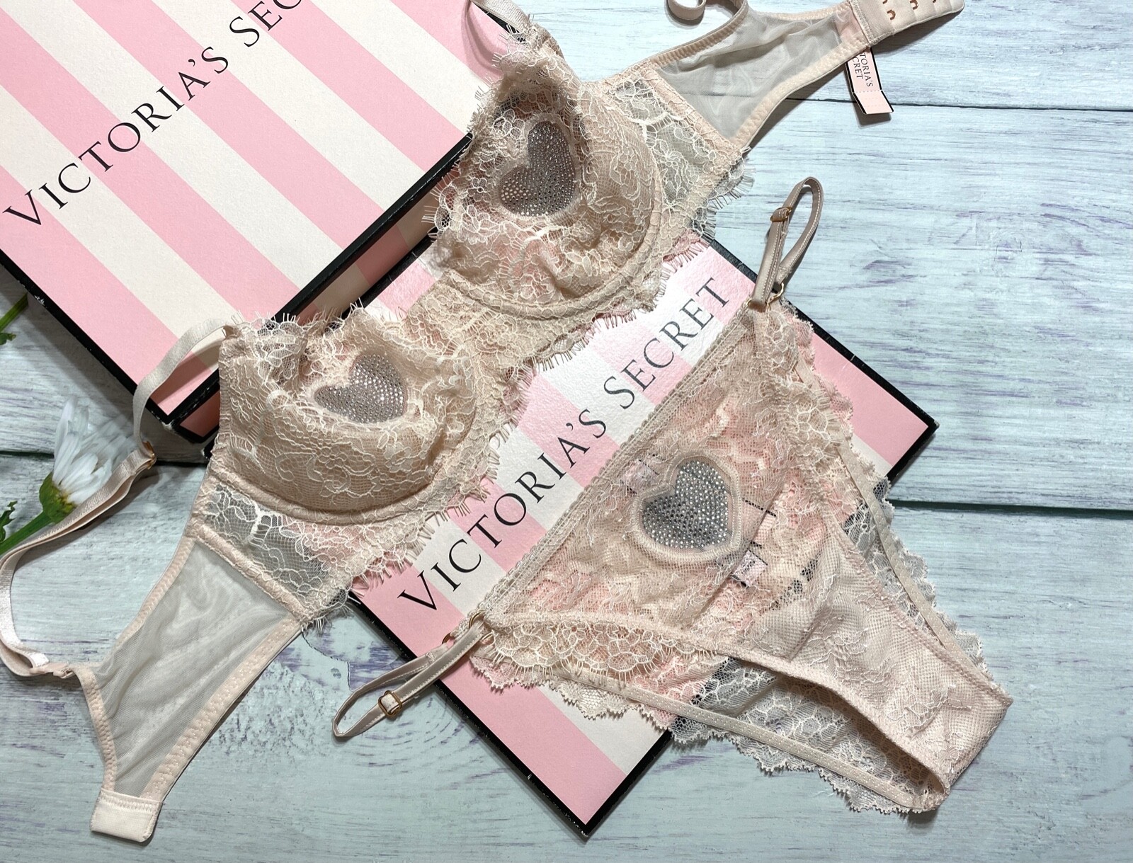 

Комплект бюстгальтера пуш-ап без подкладки Victorias Secret Bling Hearts с кружевным бюстгальтером Dream Angels, Pale pink, Dream Angels