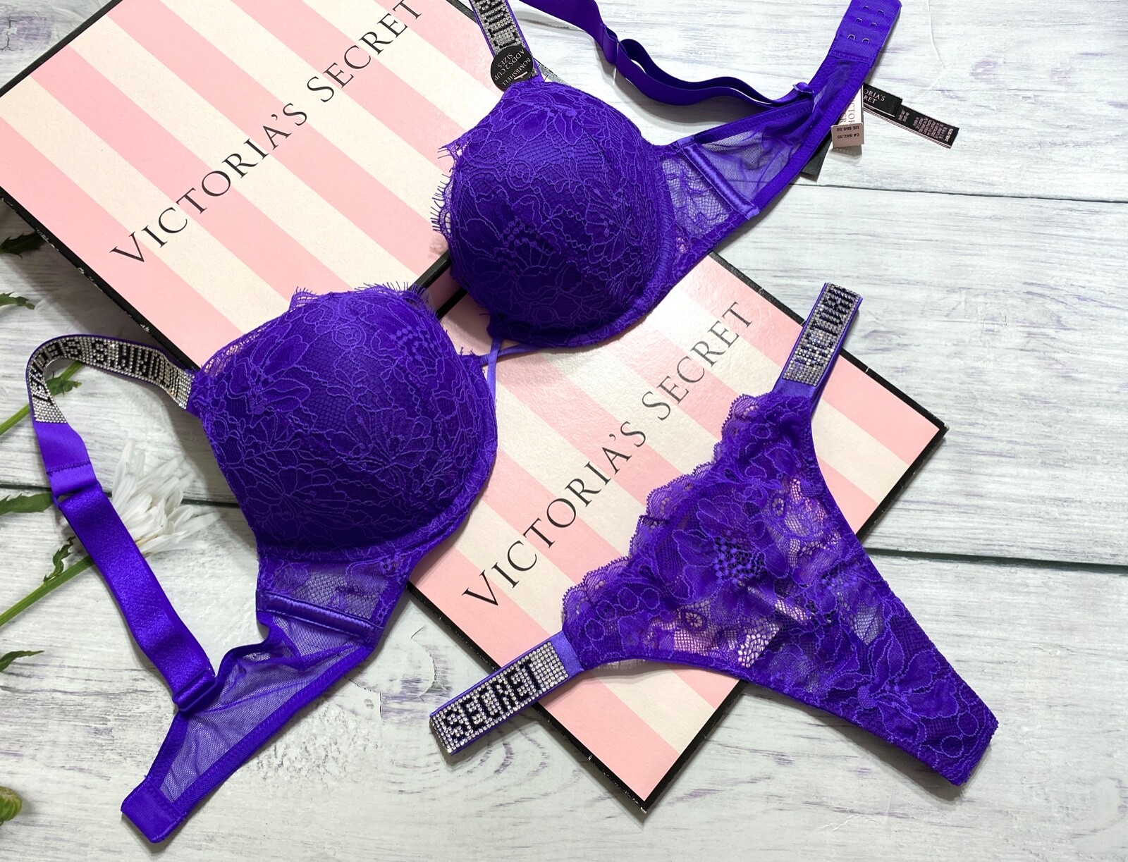 Комплект Victorias Secret Bombshell с цветочным кружевом и бюстгальтером пуш-ап с блестящими бретельками, фиолетовый