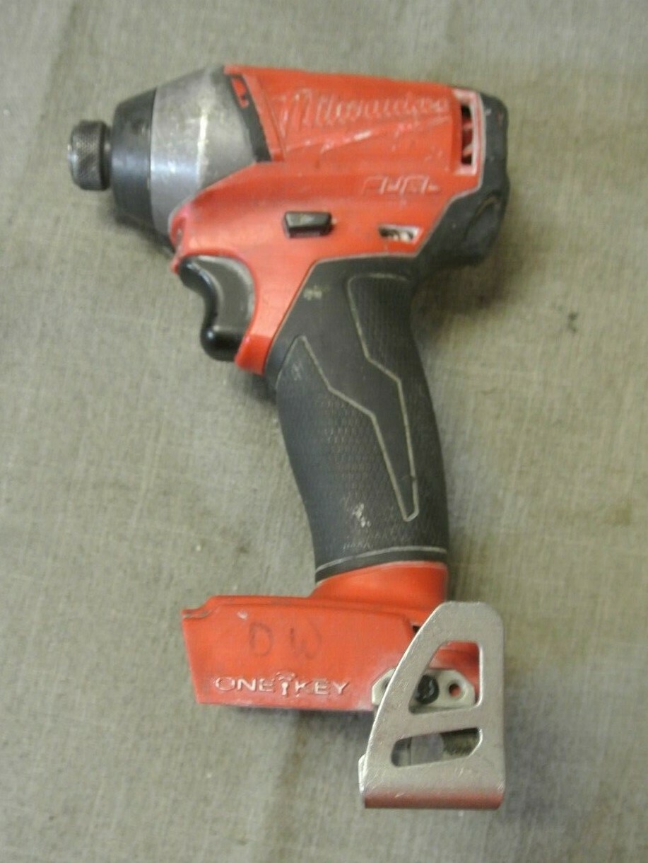 MILWAUKEE 2757-20 M18 18V 1/4'' HEX IMPACT DRIVER W/BATTERY (9353-13 FJ)