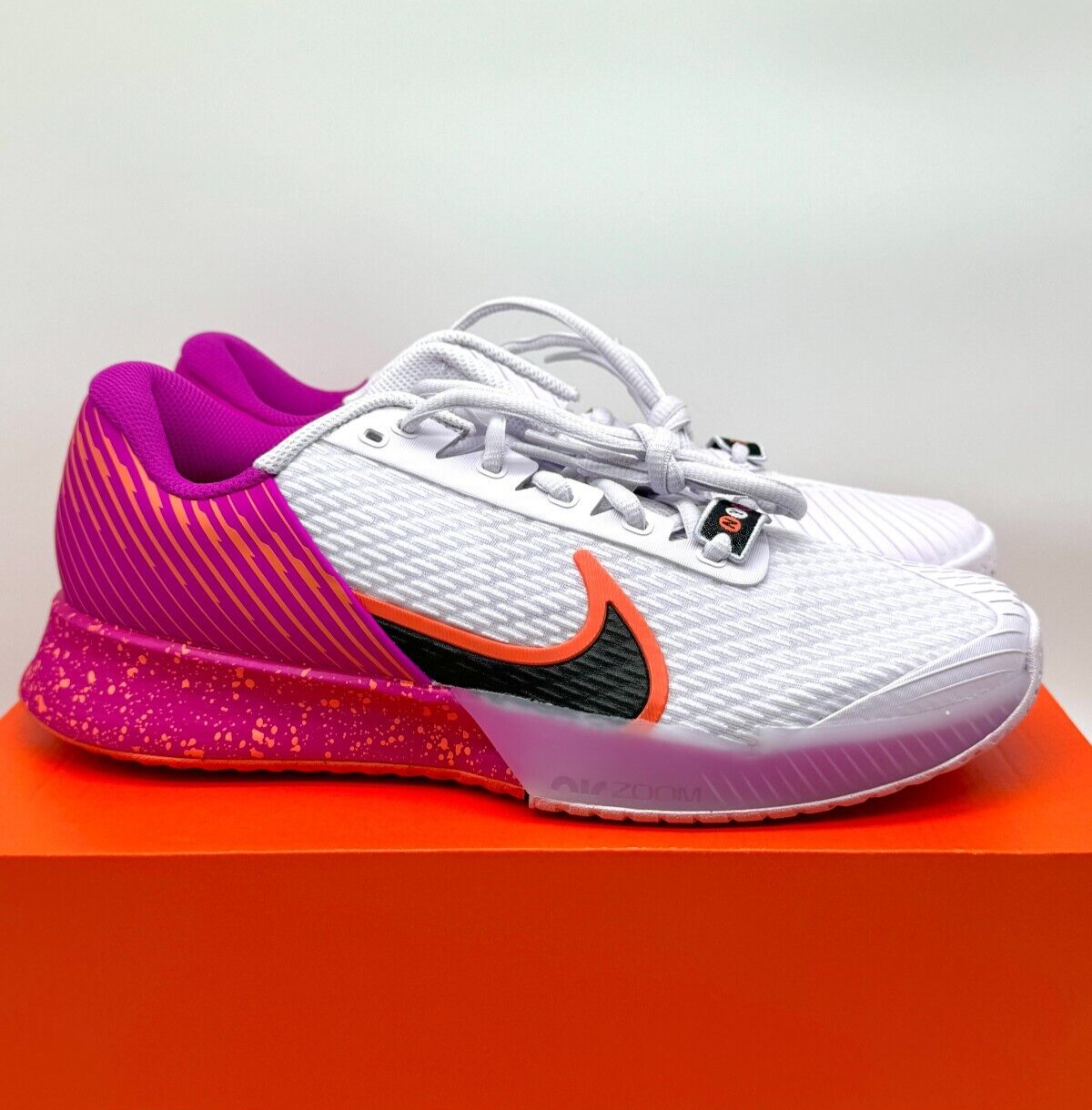 Nike Womens Zoom Vapor Pro 2 HC Tennis Shoes Sz 10 NYC NEW Nike Womens Zoom Vapor Pro 2 HC Tennis Shoes Sz 10 NYC NEW