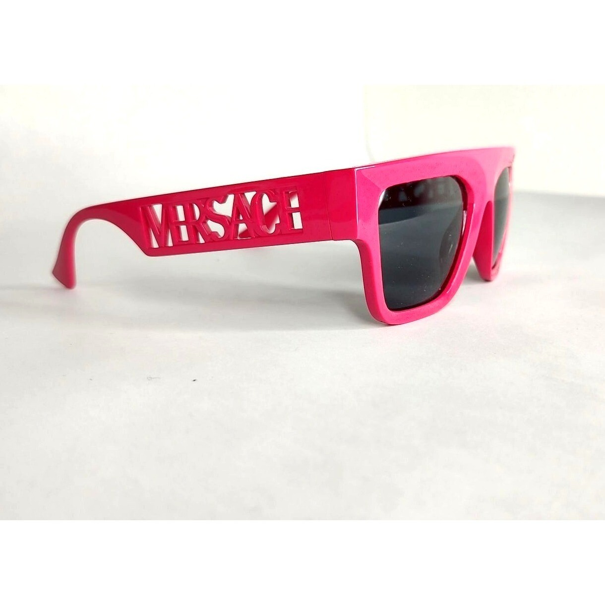 Pre-owned Versace Ve4430 536787 Fuschia Pink Rectangulat Logo Spell Out Unisex In Gray
