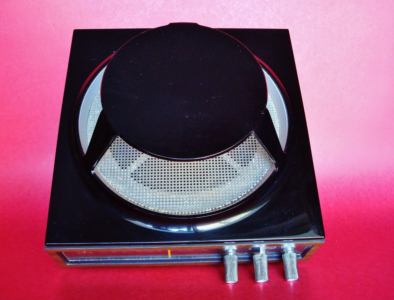 WORKING Old Zenith Solid State LOW TECH ATTEMPT at SURROUND SOUND AM/FM Radio