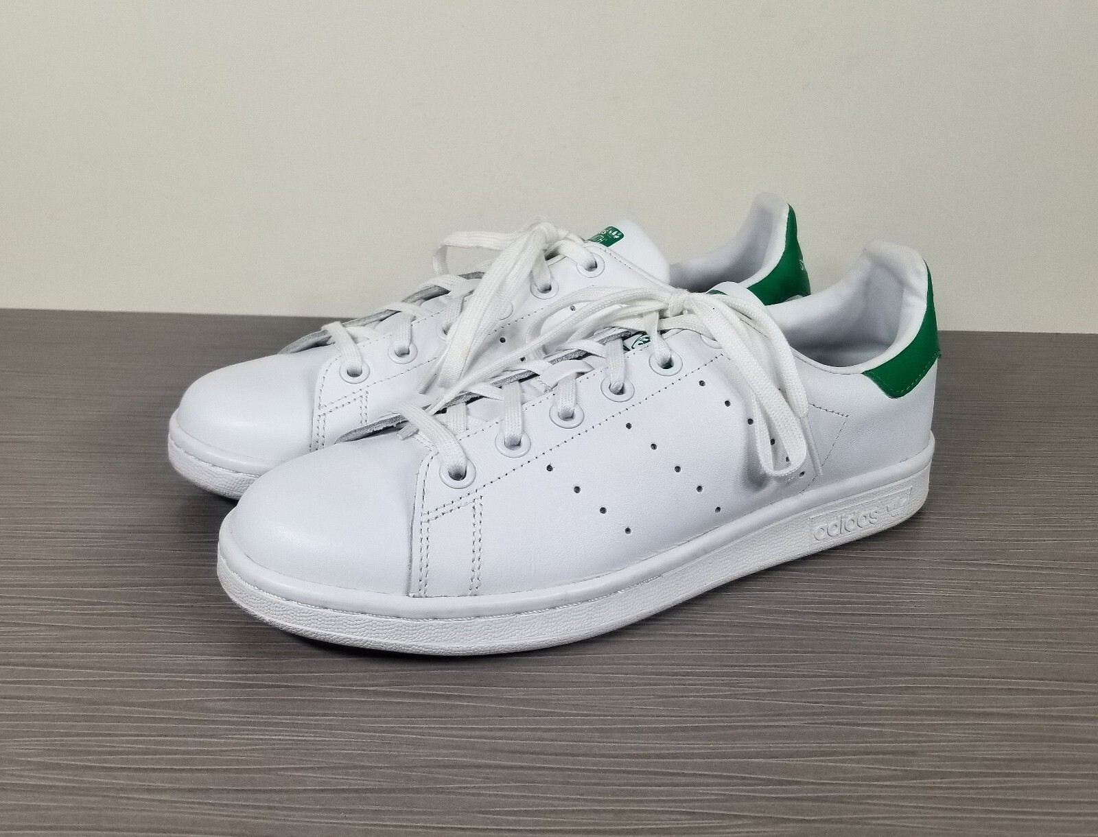 adidas Stan Smith Sneakers, White / Green Faux Leather, Mens Size 6 US / 38.7