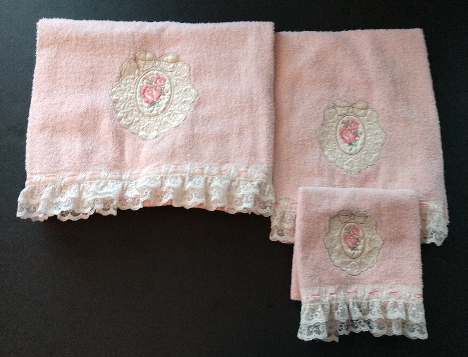 Vintage Peach Bathroom Bath & Hand Towel Set  & Washcloth With Beige Lace