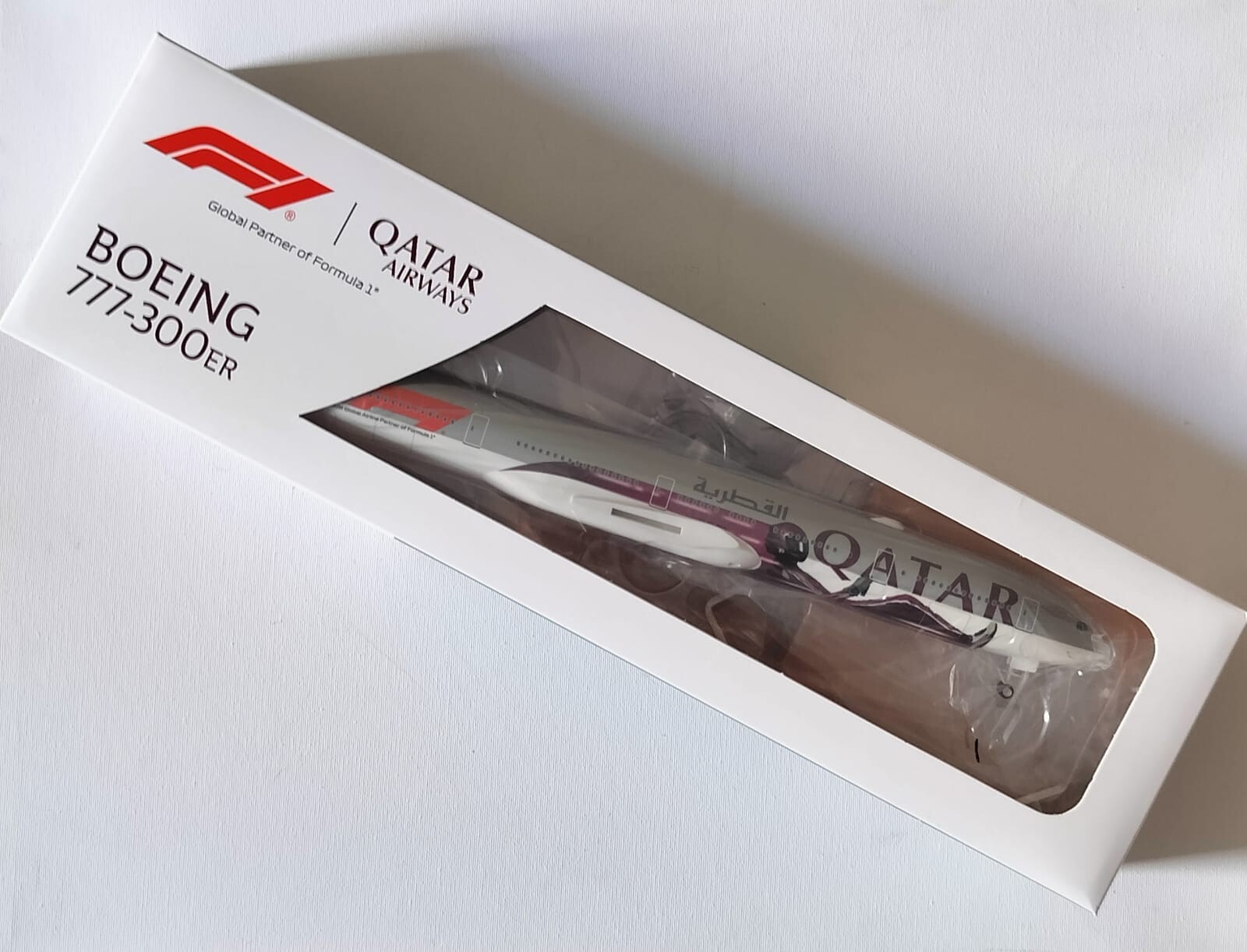 Qatar Airways Boeing 777-300 ER 1:200 Scale Model Global