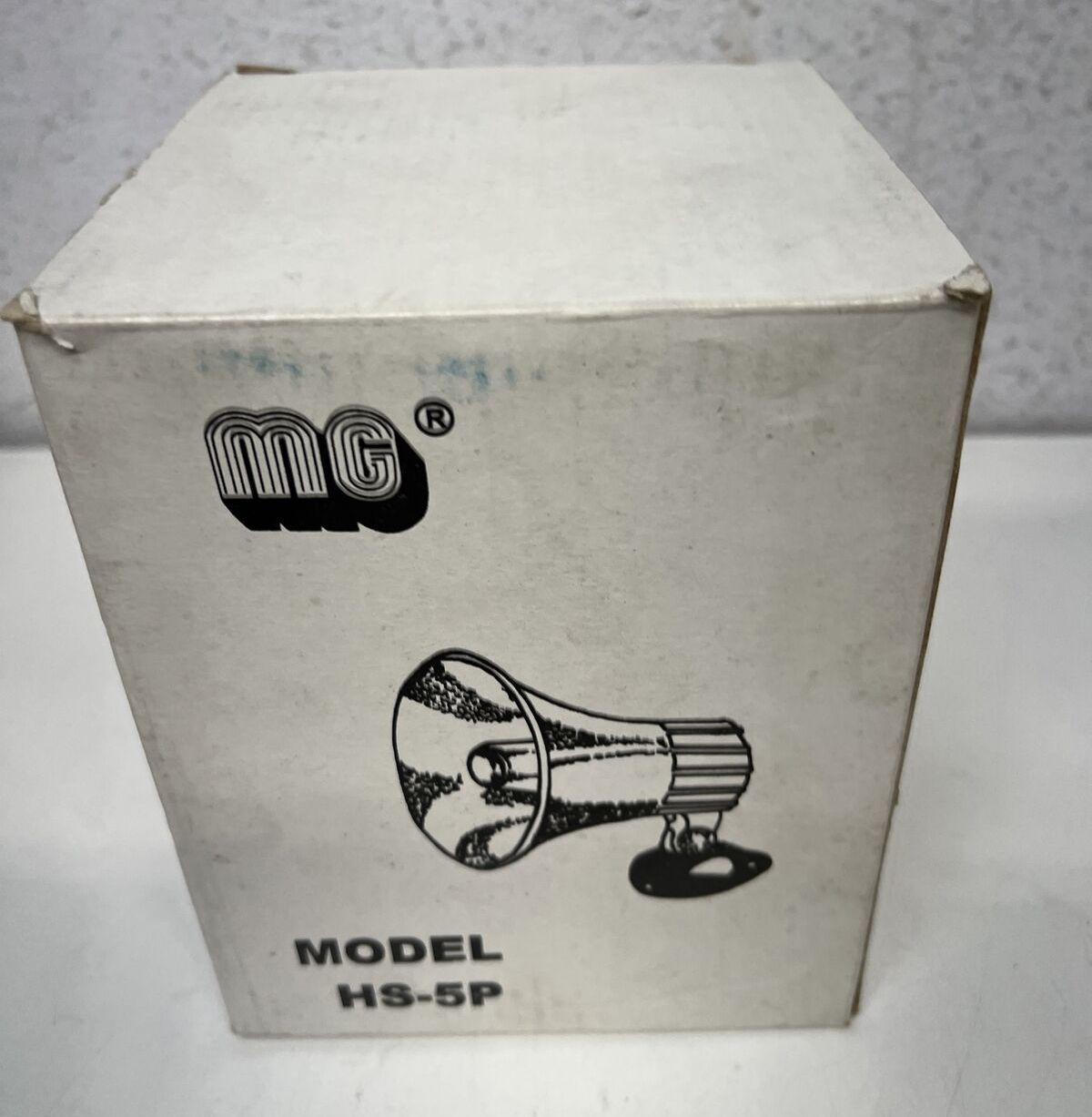 MC,  Model HS-5P , Indoor / Outdoor , High Impact White Plastic , 8 IHM 15W