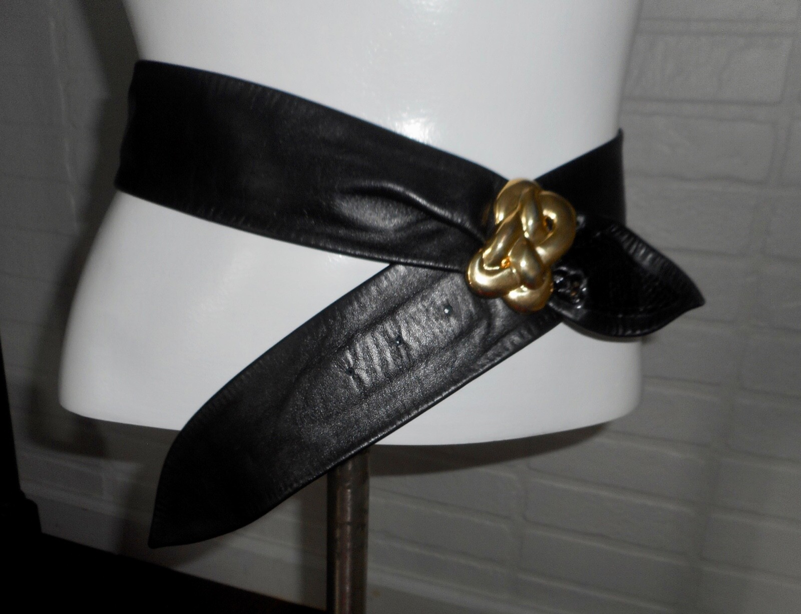 VINTAGE LEATHER SHOP BLACK CINCH BELT GOLD BRAID BUCKLE sz-L SIGNED