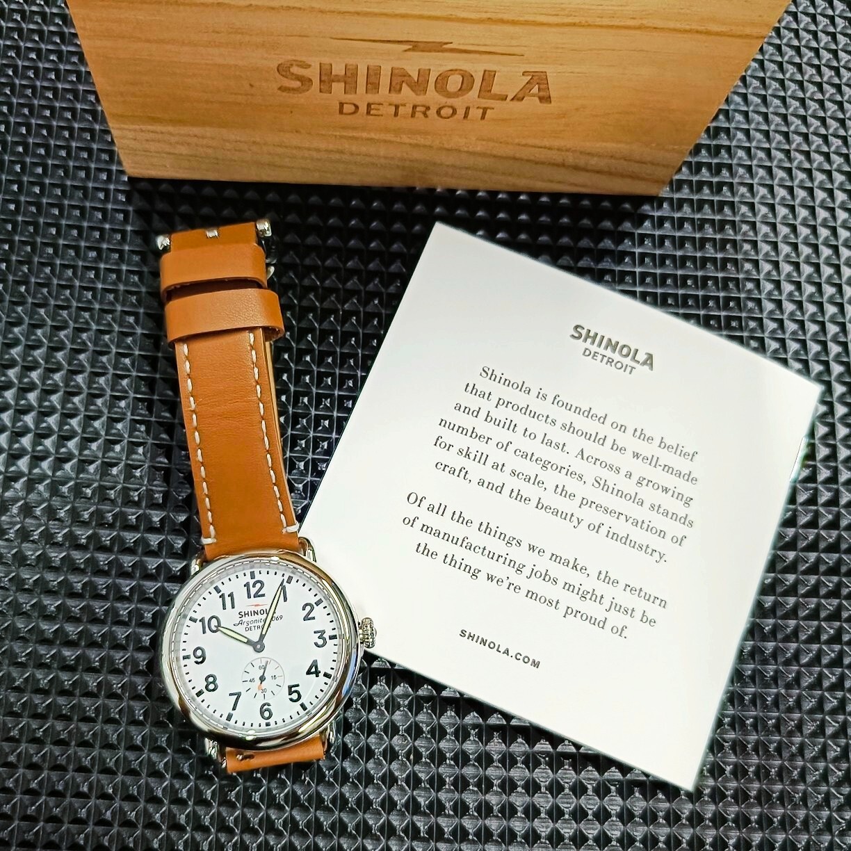 Pre-owned Shinola The Runwell White Dial Tan Leather Strap Chronograph Quartz Watch 41mm