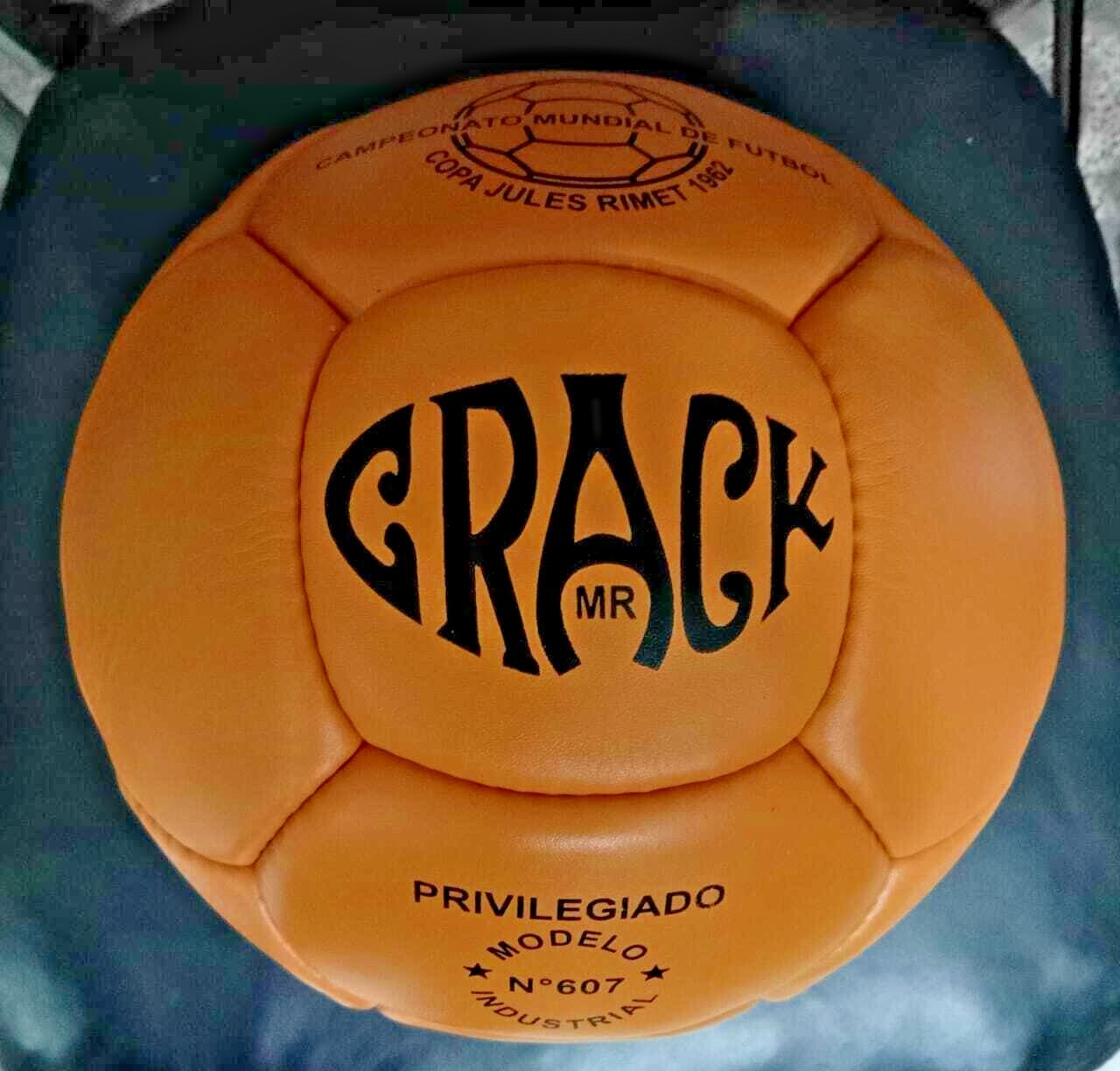 1962 CRACK BROWN FIFA WORLDCUP BALL| Official Match Ball 1962 CRACK BROWN FIFA WORLDCUP BALL| Official Match Ball
