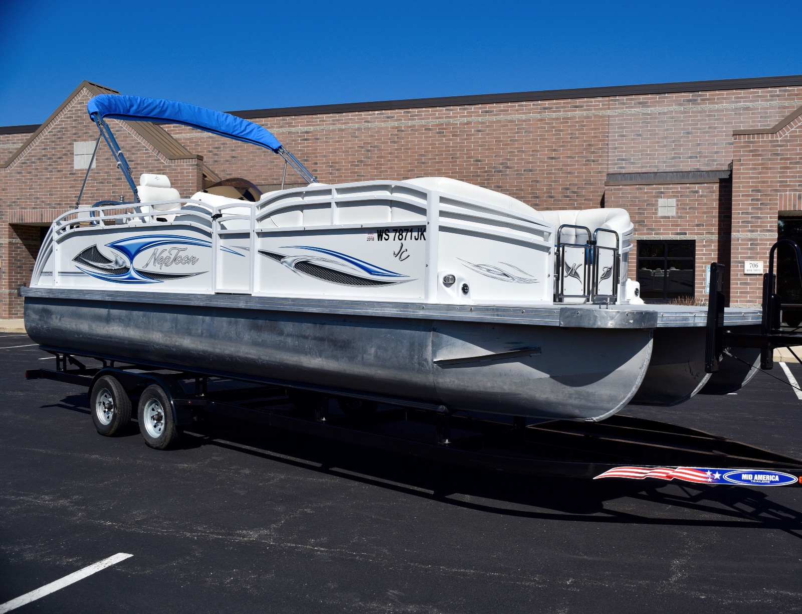 2015 JC Tri Toon 25' 115HP Yamaha 4-Stroke & Trailer. LOADED! SHIPPING AVAILABLE
