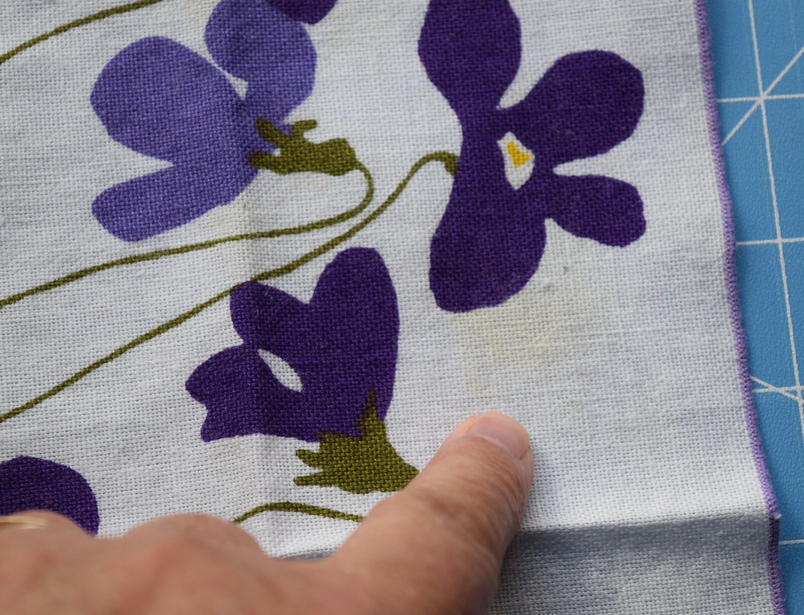 7145 Vintage 1970's Vera linen napkin, Violets pattern