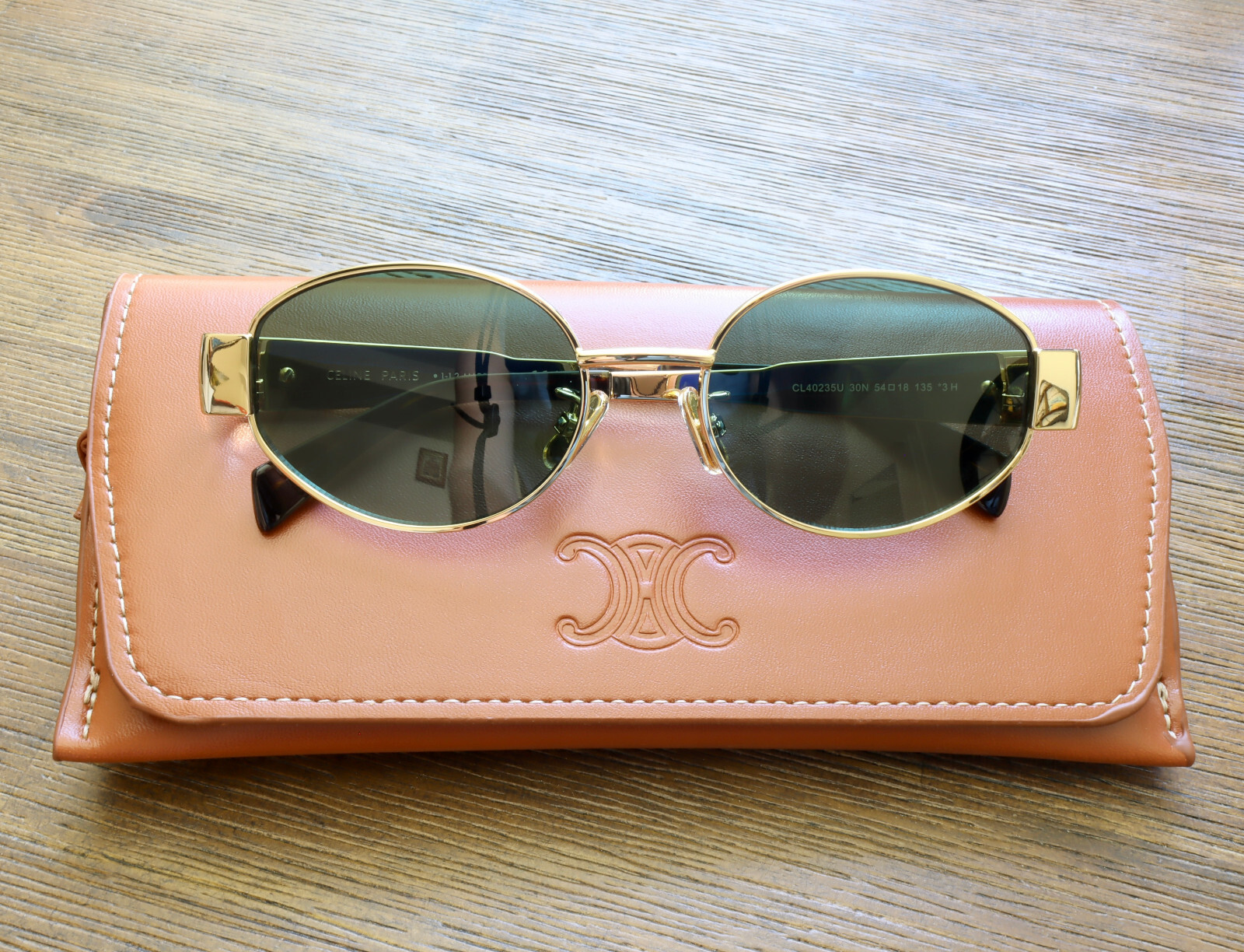 【送料&関税込】Celine Cl40235u 30n Sunglasses - Unisex Celine CL40235U 30N 54mm Oval Sunglasses in Gold and Green