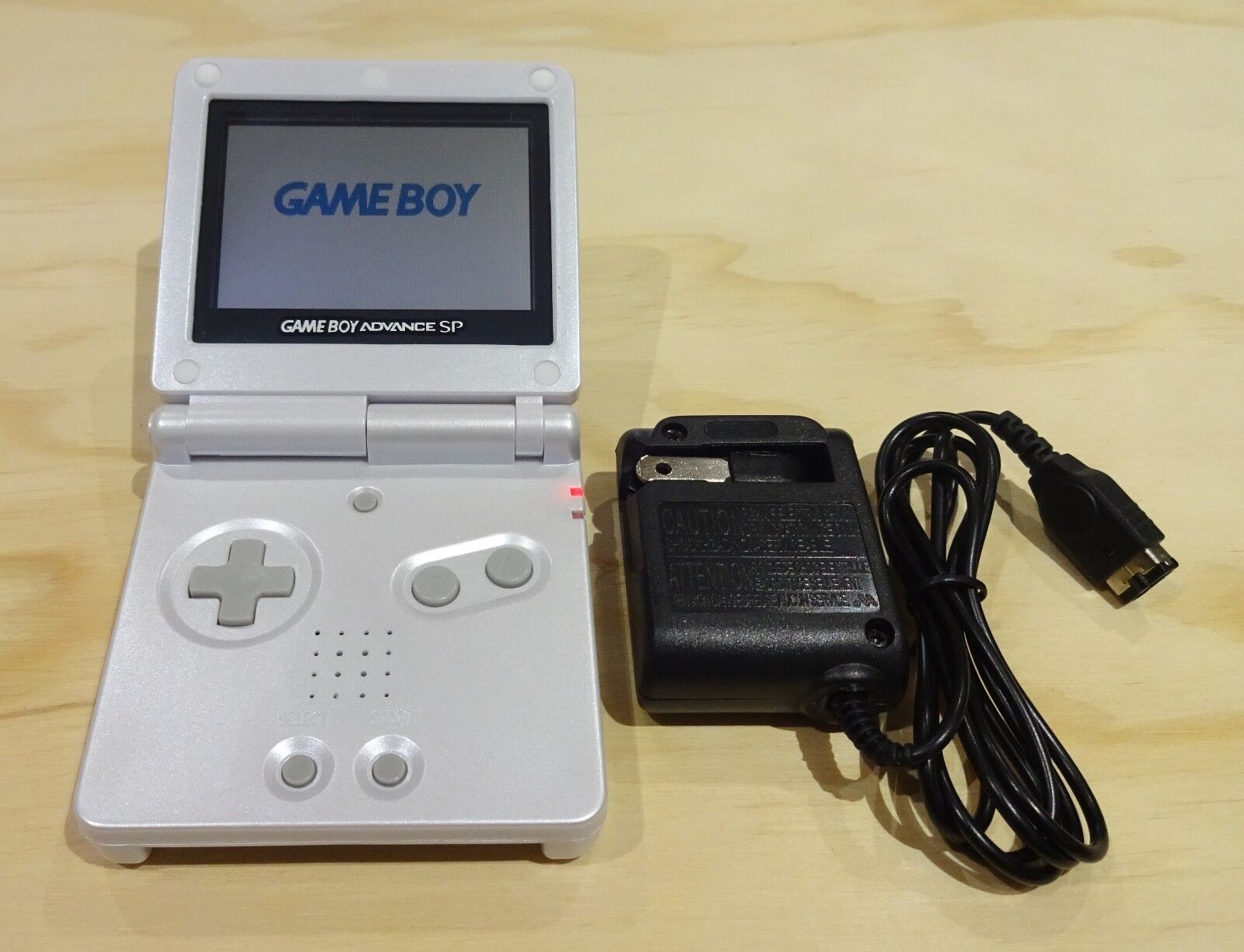 Nintendo Game Boy Advance GBA SP System Pearl White AGS 001 Nintendo Game Boy Advance GBA SP System Pearl White AGS 001