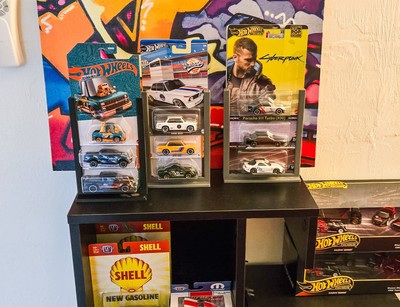 Carded Hot Wheels Display Stand for Mainline Blue Cards